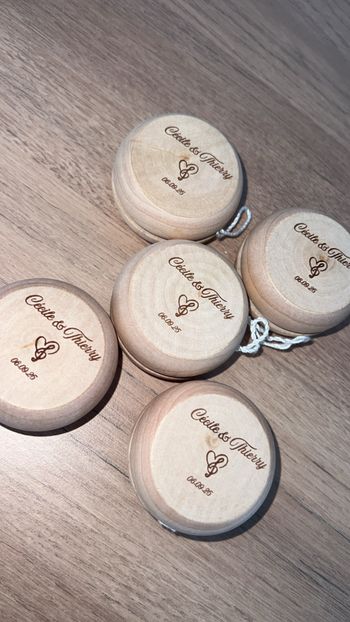 Le yo-yo en bois personnalisé gravé
