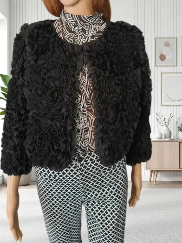 veste courte Vie ta Vie modéle frou frou fermeture au bas avec crochet