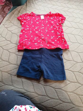 Tee shirt fleuri et petit short