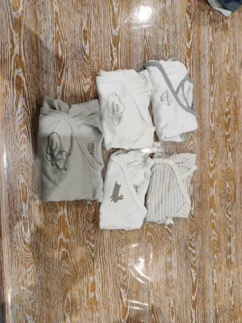 🍁 lots de 5 bodies bébé 1 mois 🍁