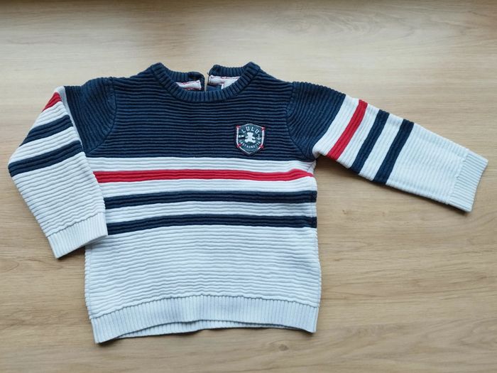Pull bleu blanc et rouge
