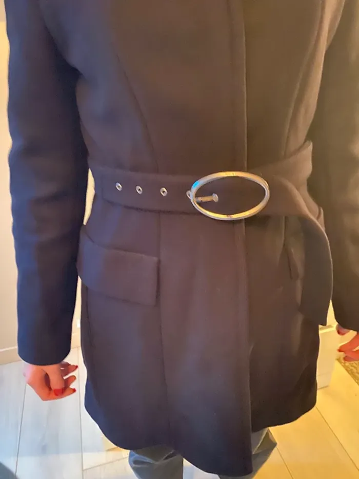 Magnifique manteau Zara Women bleu marine taille M neuf avec ceinture et poches en parfait état - photo numéro 4