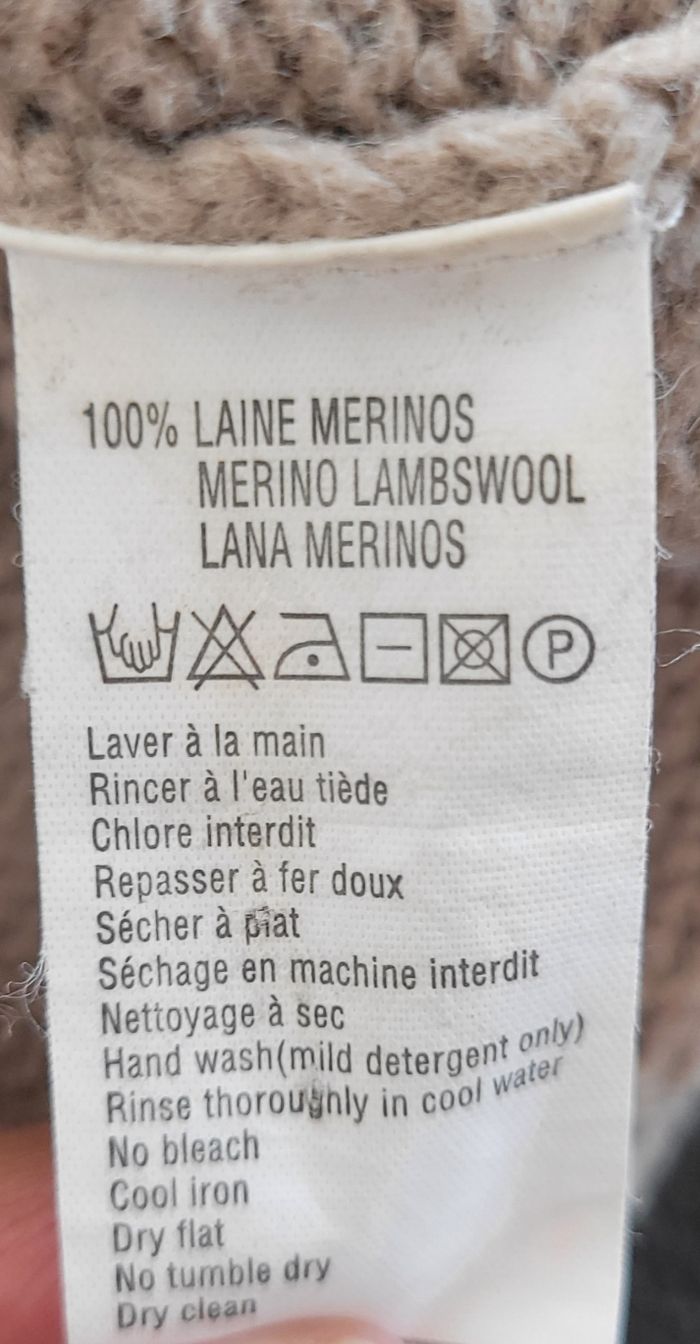 Gilet beige avec une capuche  100% laine de mérinos de la marque Bonpoint - photo numéro 3