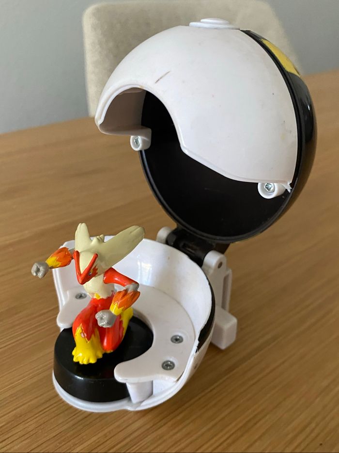 Pokémon lançeur Pokeball + figurine extra bille - photo numéro 5