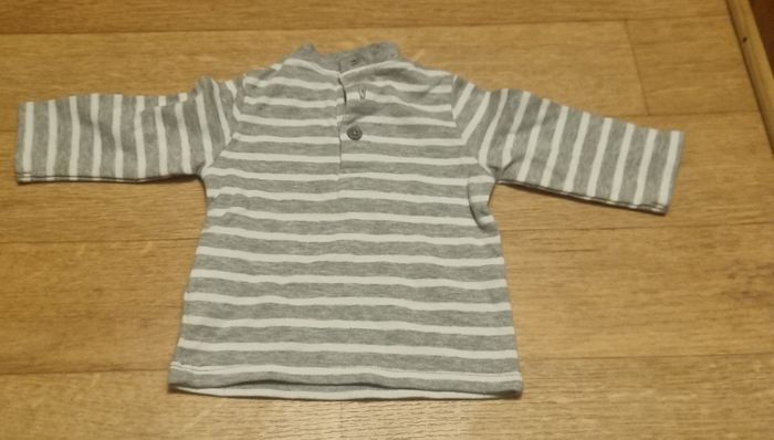 haut manches longues gris et blanc à rayure imprimé tracteur taille 3 mois - photo numéro 3