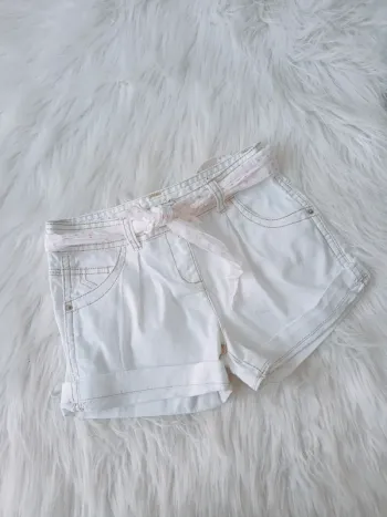 Short blanc en jean avec ceinture 6 ans -114cm