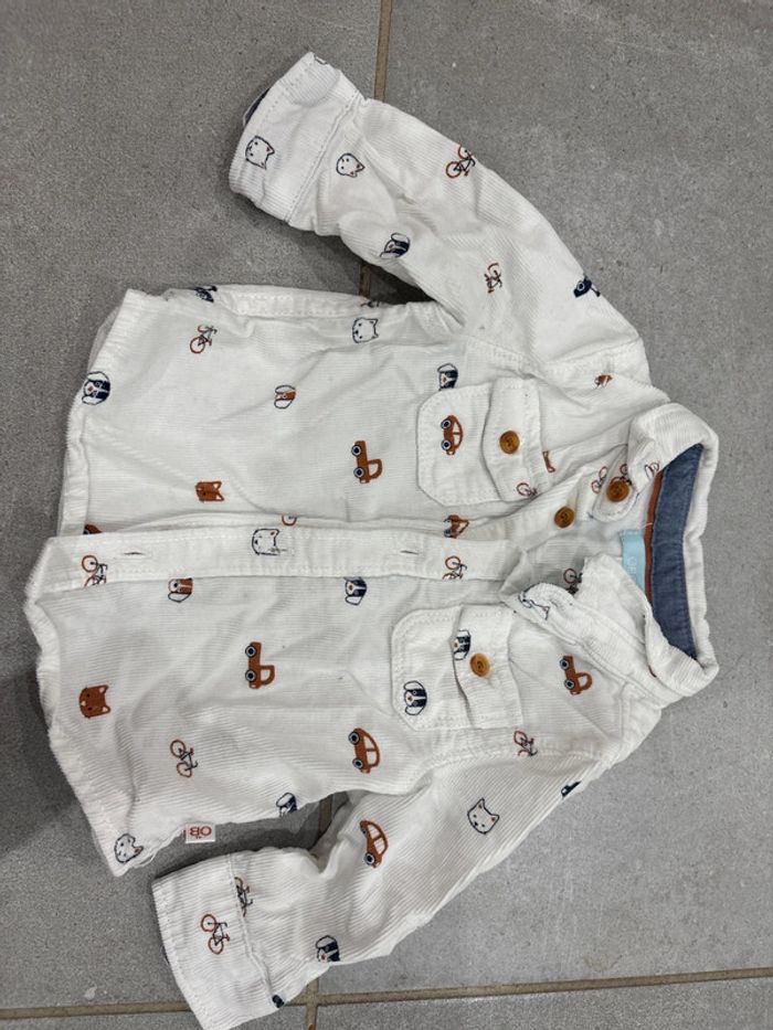 Chemise blanche à motifs