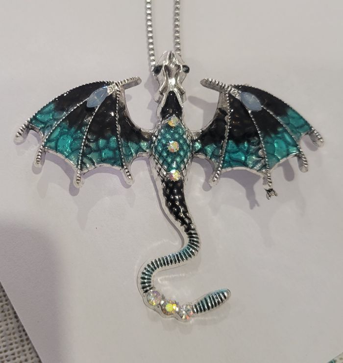 COLLIER DRAGON ARGENTE BLEU VERT STRASS ! NEUF ! - photo numéro 4