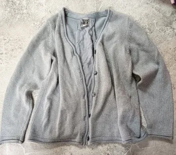 Gilet gris avec brillant argenté