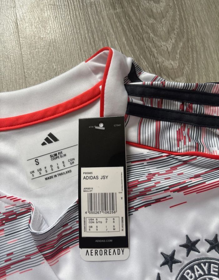 Maillot de foot FC BAYERN taille S - photo numéro 9