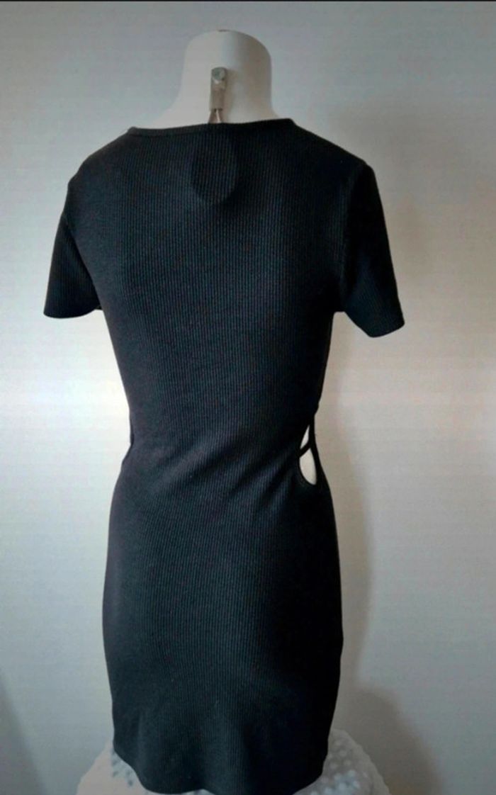 Jolie robe ajourée et cintrée taille S - photo numéro 5