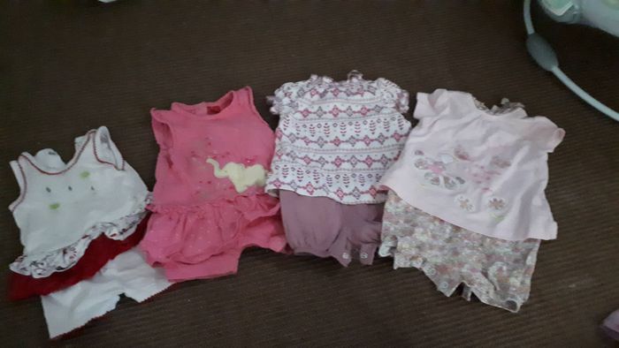 Lot de 6 combinaisons.