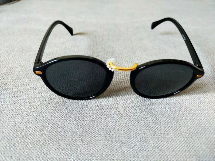 Lunettes de soleil rondes noires & doré – Neuves - photo numéro 2