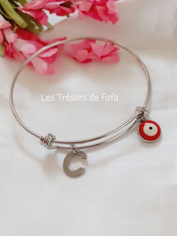 Bracelet lettre C et perle oeil rouge