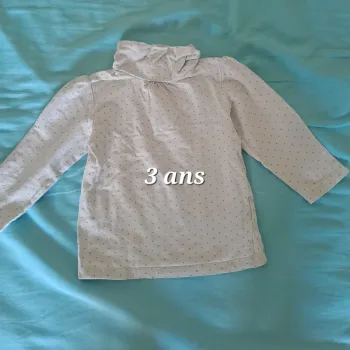 T shirt avevc petit col roulé