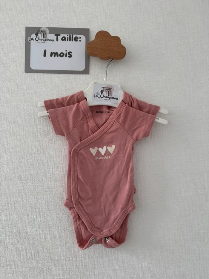 Lot 2 bodies manches courtes - taille 1 mois 🌸