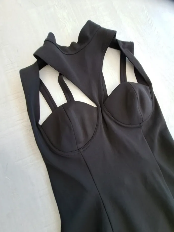 Robe noire Asos - taille 38 - décolleté armature - dos nu - sexy - photo numéro 2