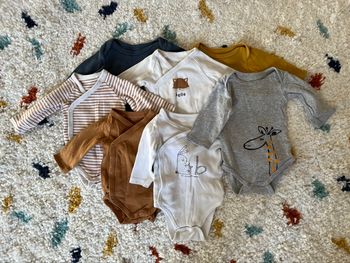Lot de 7 bodies manches longues bébé en taille 1 mois