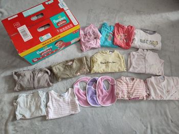 Paquet de Pampers T3 et lot bébé filles 12 mois