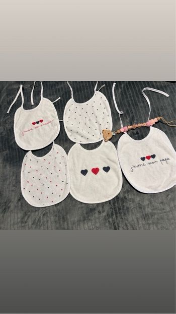 Bavoirs + attache tétine 