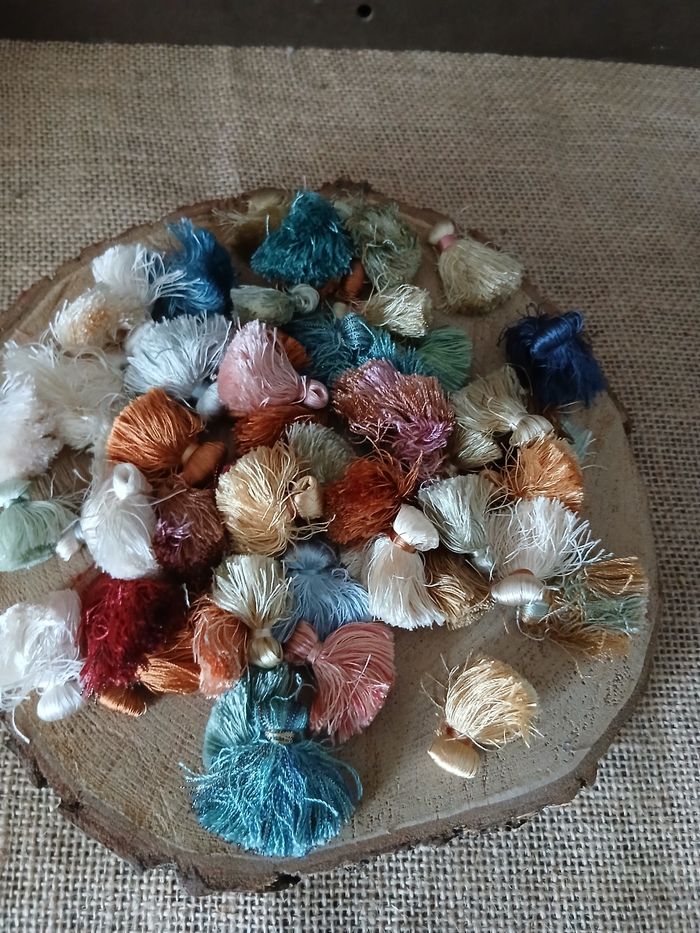 Lot de 50 glands pompons multicolore