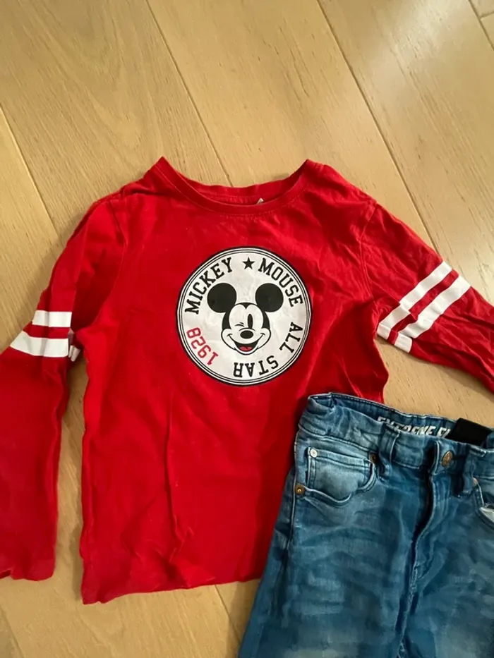 Jeans et t shirt - photo numéro 2