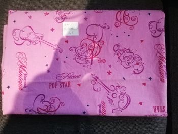 Tissu rose violet guitare pop star 1m40x1m30