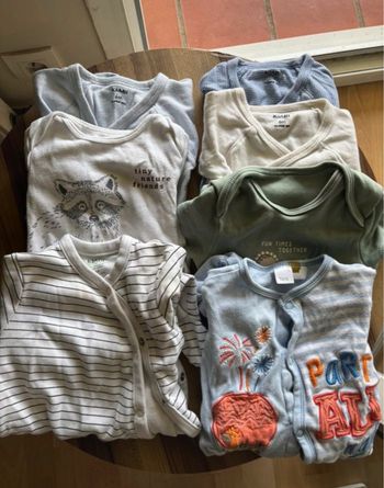 Lot de body et grenouillère 6 mois 