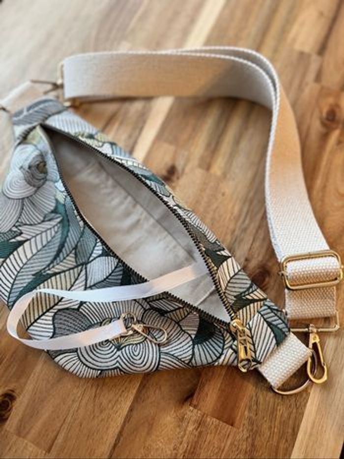 Sac banane en tissu jacquard - photo numéro 4