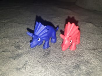 2 figurine dinosaures