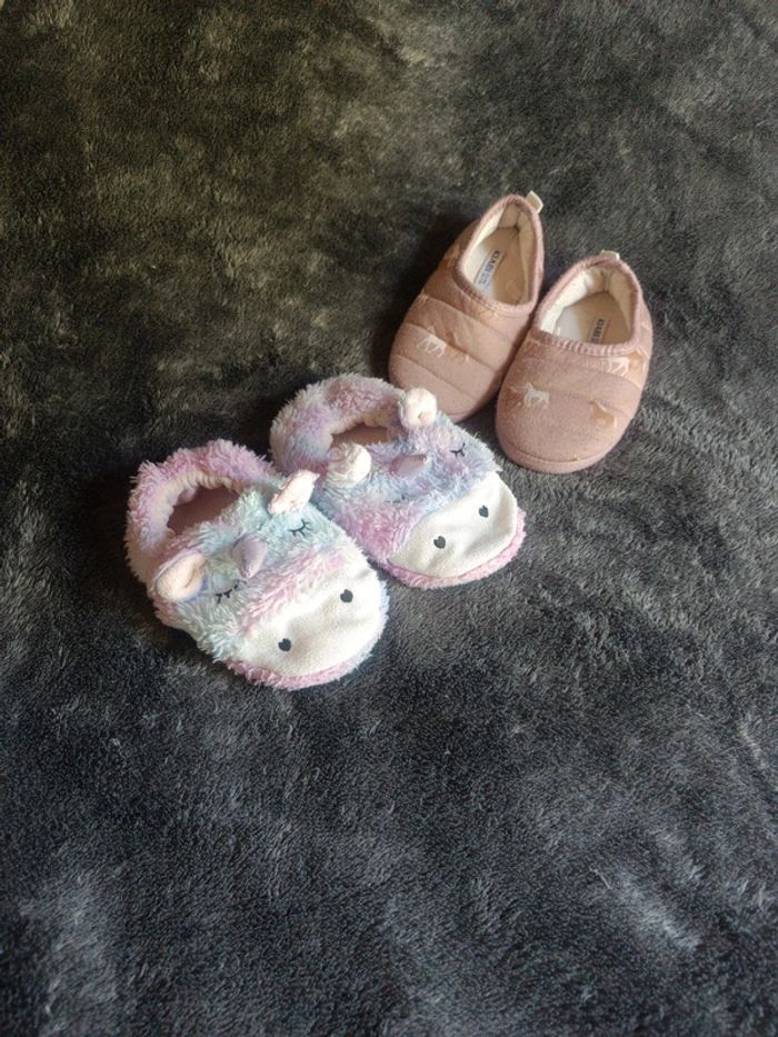 Lot de chaussons licorne T29/30 en bon état