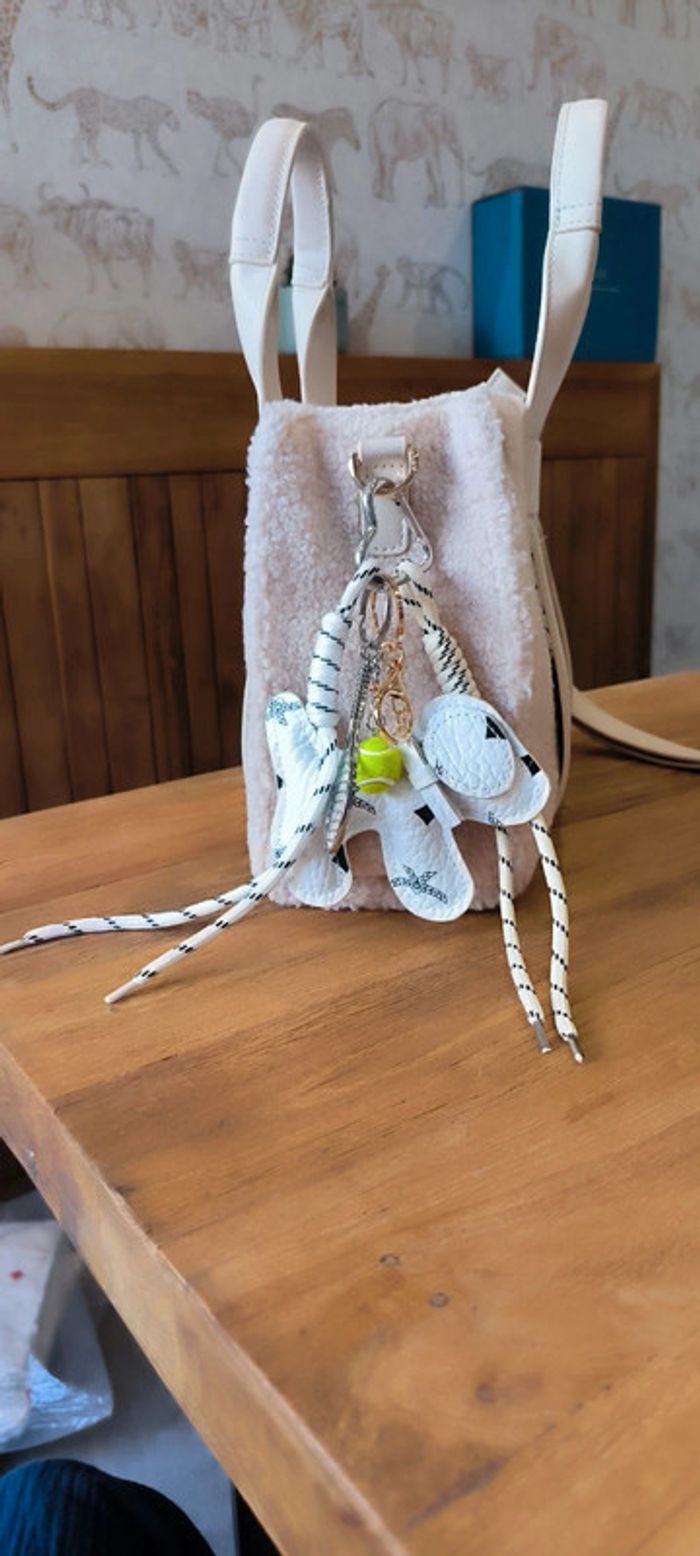 Gri-gri de sac porte clés chien blanc tennis - photo numéro 3