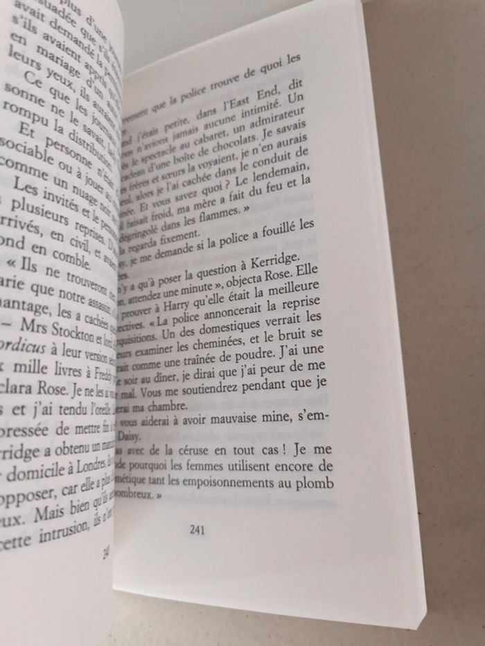 Soupçons et préjugés de M.C. Beaton par l'auteur de la série Agatha raisin - photo numéro 6