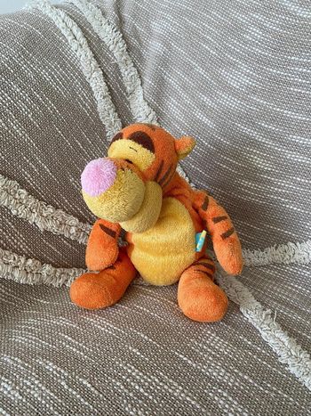 Peluche doudou 28cm Disney baby tigrou tigre orange jaune et rose rayé très bon état