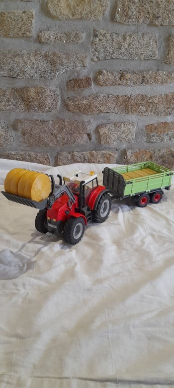 Tracteur avec remorque foin et 2 godets playmobil 