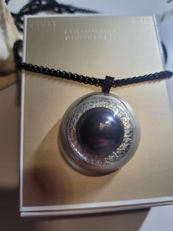 Collier upcyclé avec joli bouton 