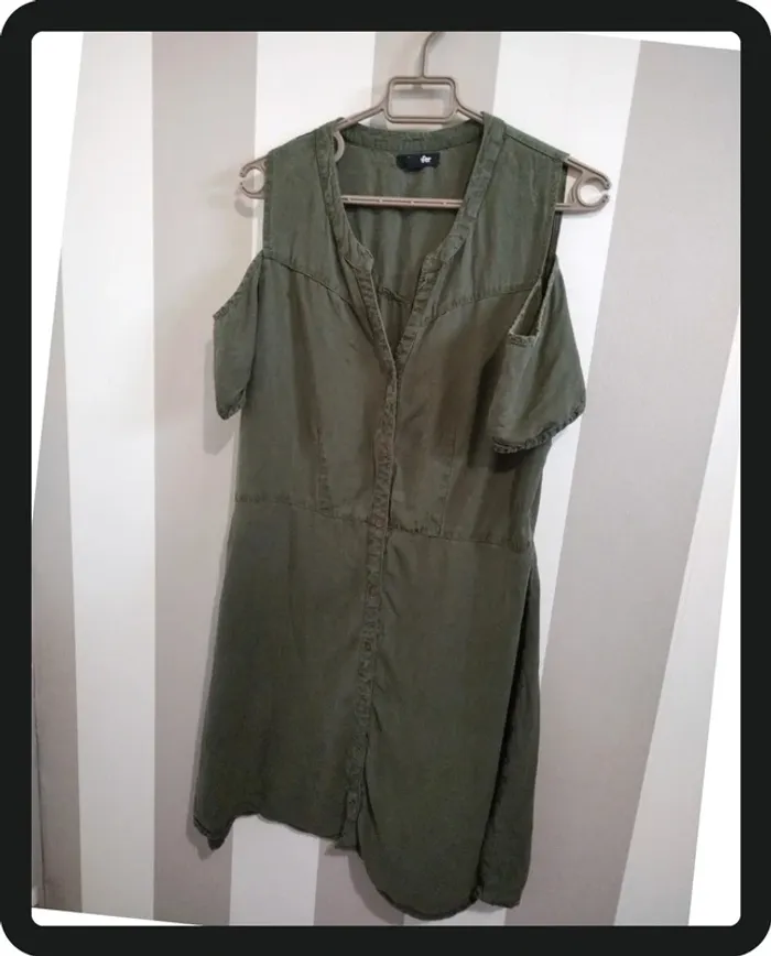 Robe épaule dénudée - photo numéro 2