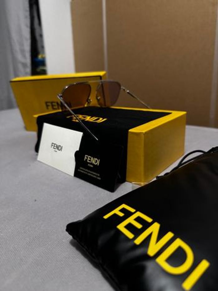 Lunette fendi authentique - photo numéro 6