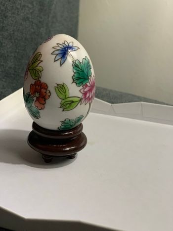 Œuf chinois en porcelaine