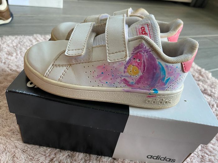 Basket Adidas personnalisée Bouriquet au prénom de Célia taille 25 - photo numéro 2