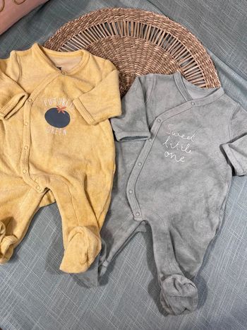 Lot 2 pyjamas velours mixte taille 1 mois