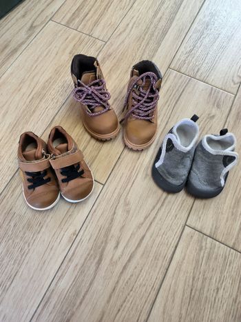 Lot chaussures garçon 19
