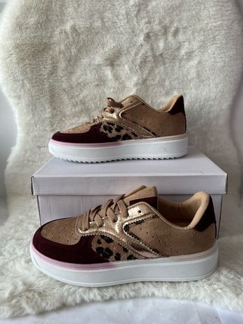 Baskets imprimés léopard neiges/marrons clairs, bordeaux et dorées 36