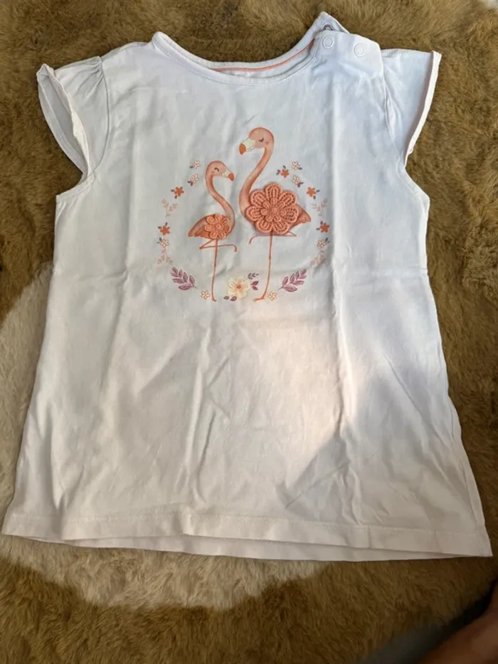 T shirt C&A 4 ans fille très bon état