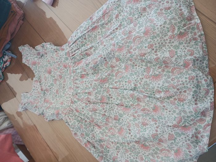 Robe blanche fleurie