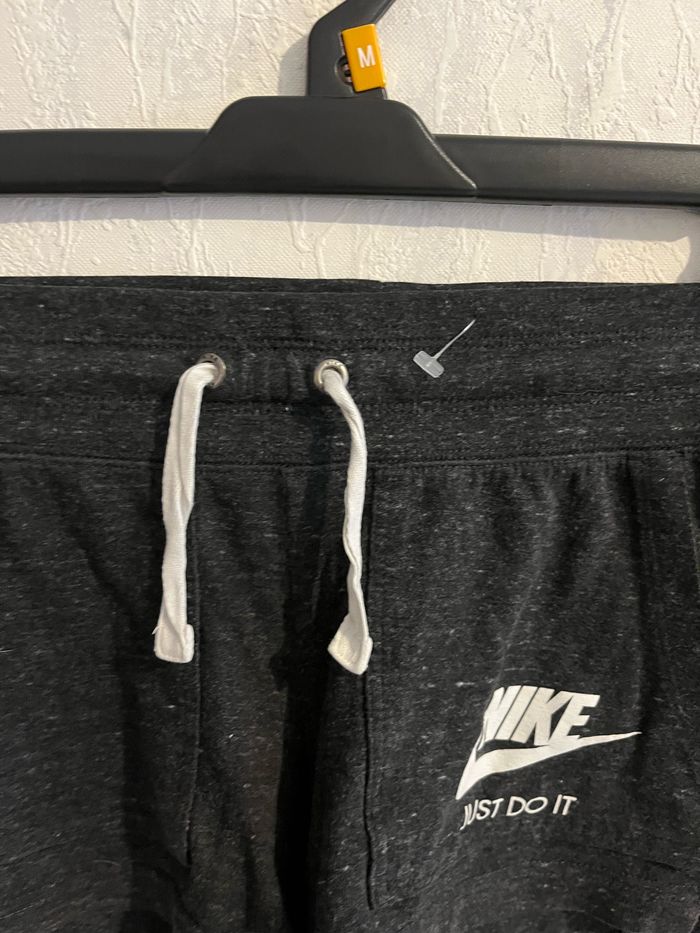 Short femme sport Nike Taille 34 - photo numéro 3