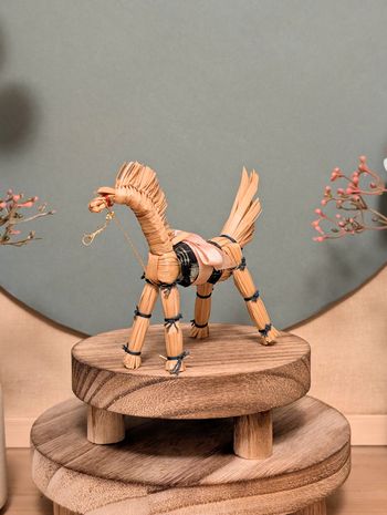 Cheval Folklorique en paille - Akakoma