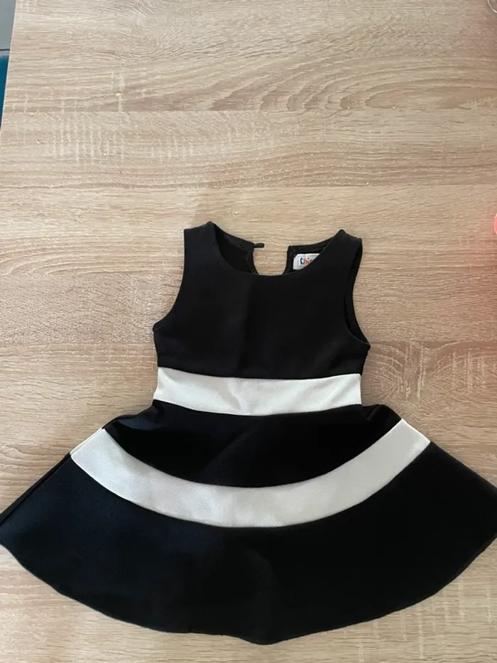 Robe noir et blanche