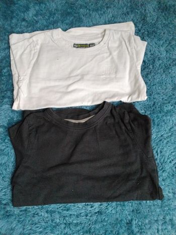 Lot 2 tee shirt manche longue noir et blanc 6 ans