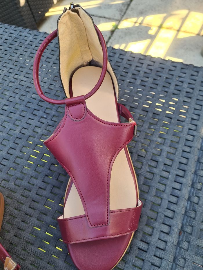 Sandales. Couleur bordeaux. Talon 4 cm. Taille 40. Neuve. - photo numéro 4